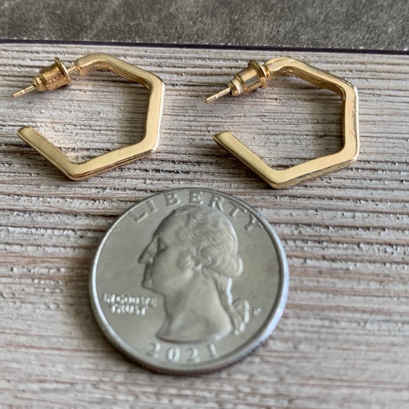 6/$8 NEW Gold Tone Hoop Earrings - Picture 7 of 14